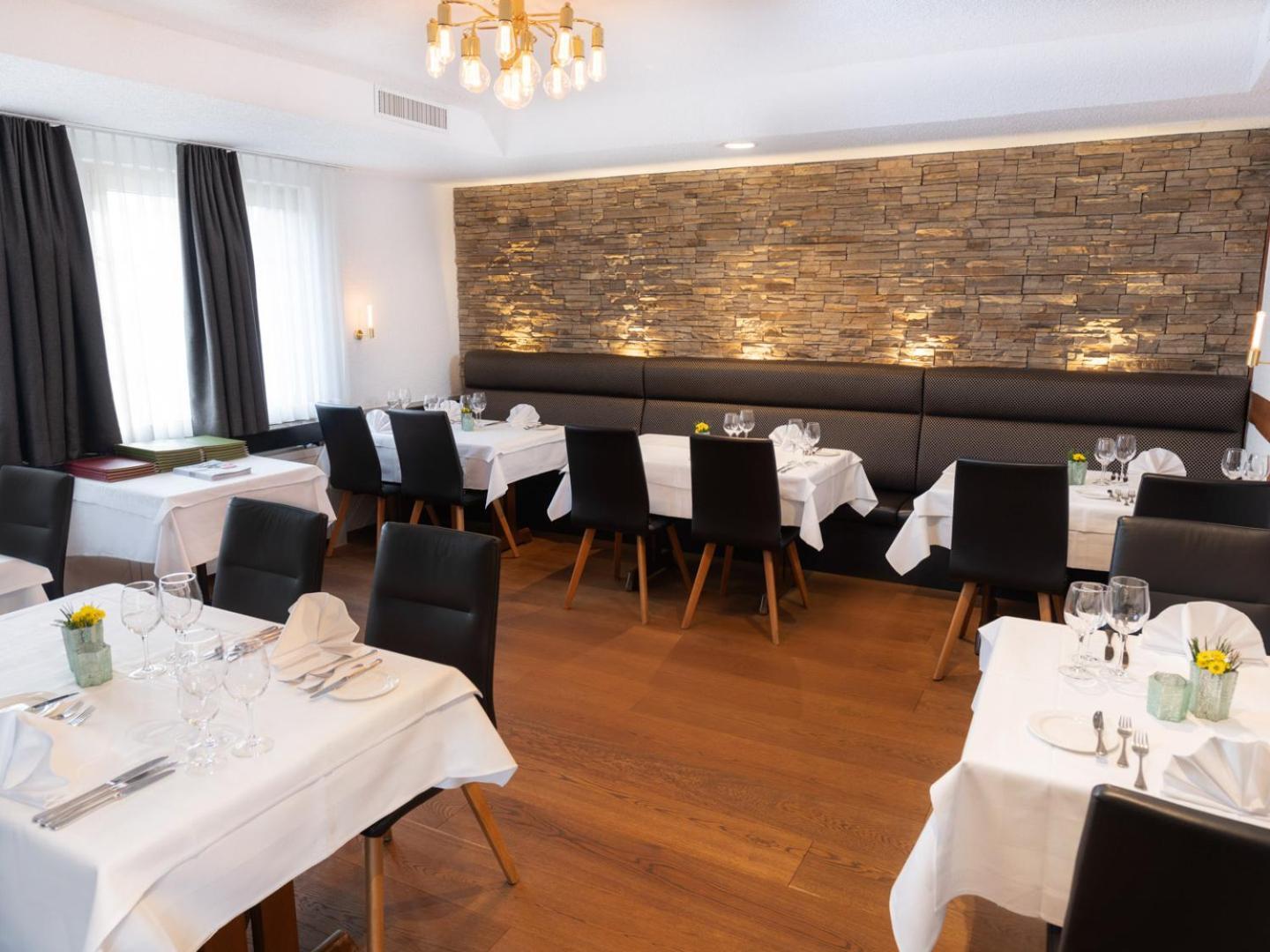 Hotel Restaurant Kreuz Kaiserstuhl Екстериор снимка