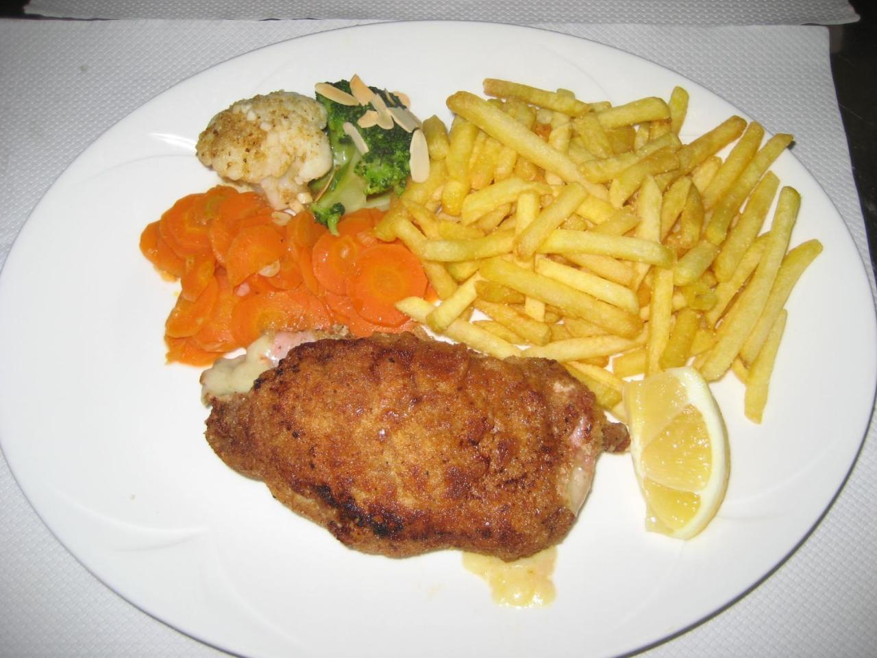 Hotel Restaurant Kreuz Kaiserstuhl Екстериор снимка