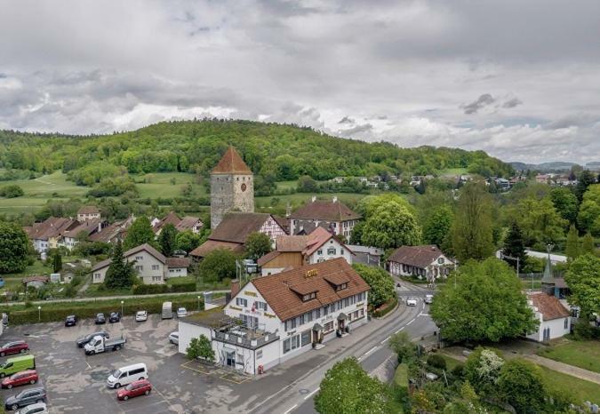 Hotel Restaurant Kreuz Kaiserstuhl Екстериор снимка